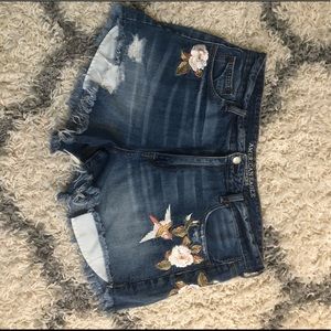 American eagle ripped jean shorts